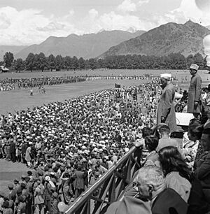 Nehru at Joint parade of National Militia, Peace Brigade, Police and the Women Defence Corps on The Polograound in Srinagar in May 1948 (04)