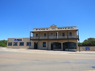 Port Hotel, Hopetoun, January 2024 02.jpg