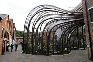 Thomas Heatherwick glasshouses for the Bombay Sapphire distillery 01