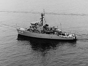 USS Lucid (MSO-458) underway in the Pacific Ocean in February 1970.jpg