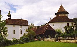 Zwingen-Bergfried-Kapelle-Holzbruecke.jpg