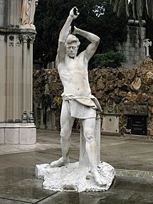 240 Panteó Vial i Solsona, escultura d'Enric Clarasó