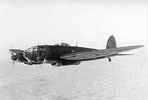 Bundesarchiv Bild 101I-647-5211-33, Flugzeug Heinkel He 111