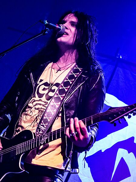 Crashdiet-5 (53688336402) (cropped)