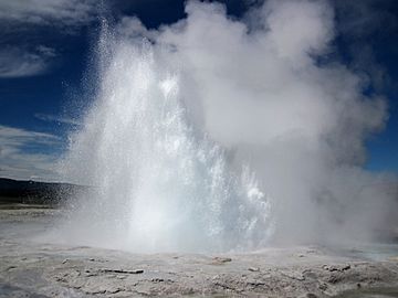 Fountain Geyser eruption (3 24-3 52 PM, 3 June 2017) 7 (35206553152)