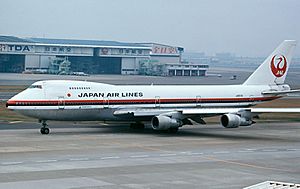 Japan Airlines JA8119