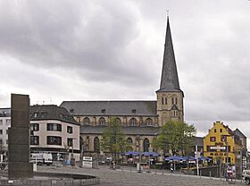 Mönchengladbach stmariahimmelfahrt vom markt aus.jpg