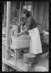 Mexican woman washing clothes, San Antonio, Texas LCCN2017739367