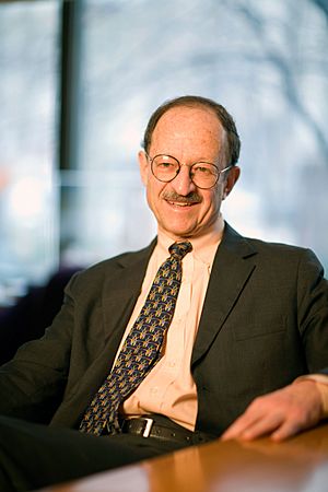 National Cancer Institute director Harold E. Varmus (2)