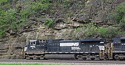 Norfolk Southern Railway - 9693 diesel locomotive (Horseshoe Curve, Pennsylvania, USA) (26451841423)