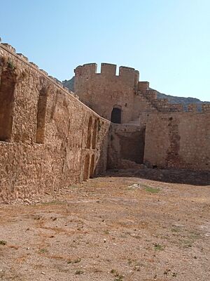 Plaza de armas del Castillo de la Atalaya