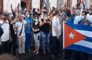 Pro-Cuban government protesters in Cienfuegos (cropped)