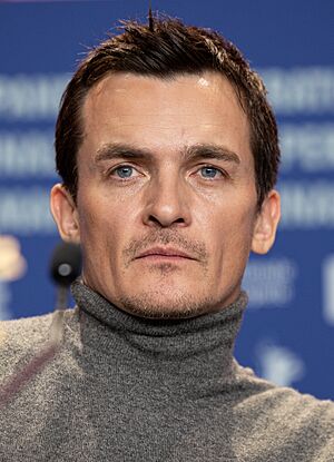 Rupert Friend-65102 (cropped).jpg