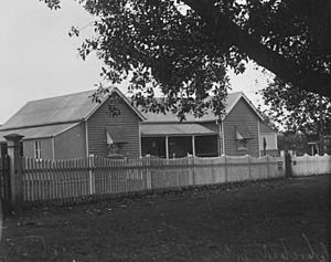 StateLibQld 2 294227 Cleveland Police Station and Court House, 1932