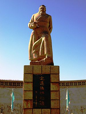 Statue commemorating Ban Chao, Kashgar.jpg