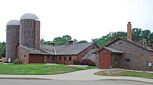 VanHeusen BarnStony Creek Village MI