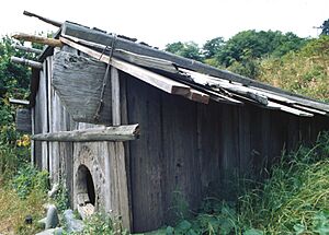 Yurok plankhouse05
