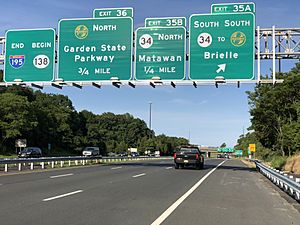 2020-07-15 18 06 42 View east along Interstate 195 (Central Jersey Expressway) at Exit 35A (New Jersey State Route 34 SOUTH to Garden State Parkway SOUTH, Brielle) in Wall Township, Monmouth County, New Jersey