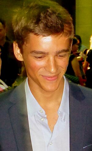 Brenton Thwaites TIFF 2013 (2) (cropped)
