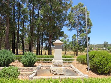 Brookhampton War Memorial, January 2022 01.jpg
