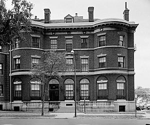Bryan Lathrop House, 120 East Bellevue Place, Chicago (Cook County, Illinois) - correct version.jpg