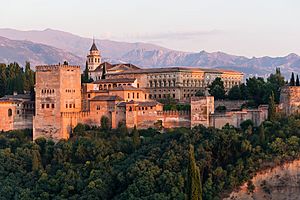 Amanecer Palacio Carlos V Alhambra Granada Andalucía España.jpg