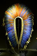 Headdress, Kayapo culture, Para or Mata Grosso, 20th century, feathers, vegetal fibers - Cinquantenaire Museum - Brussels, Belgium - DSC08977