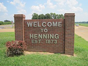 Henning TN welcome sign US51 02.jpg