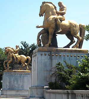 Memorial Bridge statues