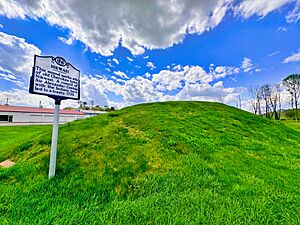 The Nikwasi Cherokee Native American mound in Franklin, NC, and Macon County 03.jpg