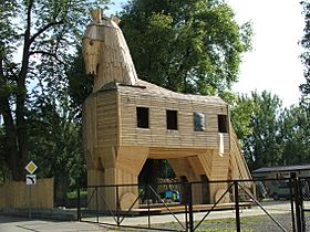 Trojan horse in Troja, Prague 2717