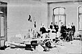 17 Mart 1912 Avusturya konsolosu, M. Herzfeld (şapkalı), heyetiyle bombardımanda isabet almış Agram rahibelerinin konuk yatakhanesini ziyaret ediyor