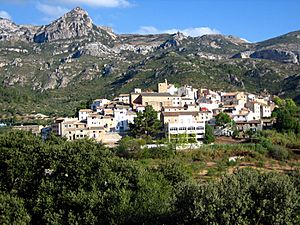 View of Alfara de Carles with the Serra de l'Espina in the background