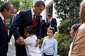 Barack Obama bids farewell to family of Felipe Calderon 4-16-09
