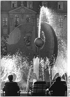 Bundesarchiv Bild 183-1988-1108-018, Dresden, Springbrunnen