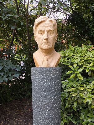 Bust of Ralph Vaughan Williams in Chelsea Embankment Gardens (cropped)
