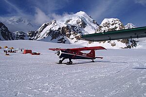 DENALI NATIONAL PARK (MT. MCKINLEY) - KAHILTNA GLACIER BASE CAMP