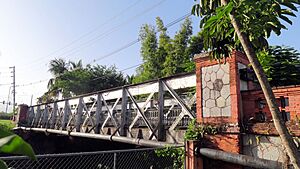 Exterior of the Villarán Bridge facing SSW