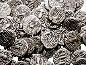 INDO-SASANIAN. Chaulukyas. 9th-10th century. Lot of sixty-eight AR Gadhaiya Paise