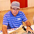 Johnny Bench signs autographs in May 2014