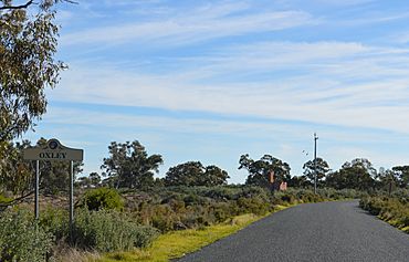 Oxley NSW Town Entry Sign.JPG