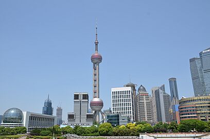 The Oriental Pearl TV Tower at the Pudong end (36273763372)