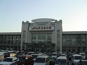 Urumqi South Railway Station, 2006-04-25