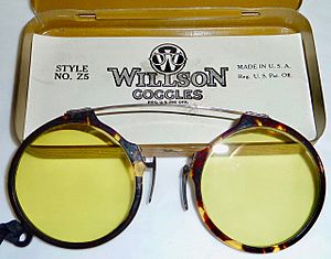 Willson Goggles pince-nez angled on box