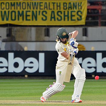 Perry during the 2017–18 Women's Ashes Test at North Sydney Oval