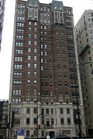 399 W Fullerton