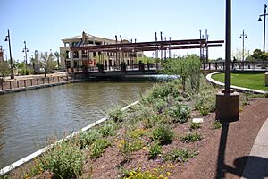 Arizona Canal - Marshall Way Bridge - East Side - 2008-01-17