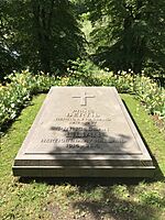 Bertil & Lilian of Sweden grave 2017 (1)