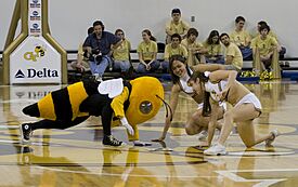 Buzz Cheerleaders Twister 2006