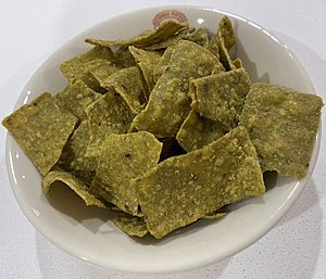 Corn chips favoured and coloured with cultivated seaweed